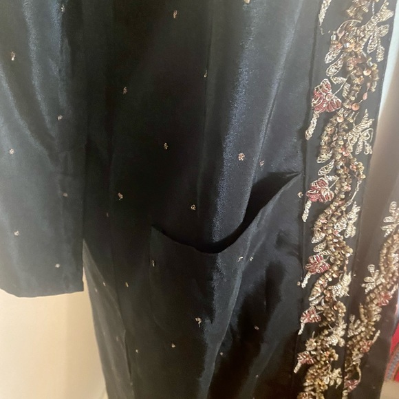 LA LO LA beautiful silk caftan,embroidered, new with tags - Picture 13 of 16